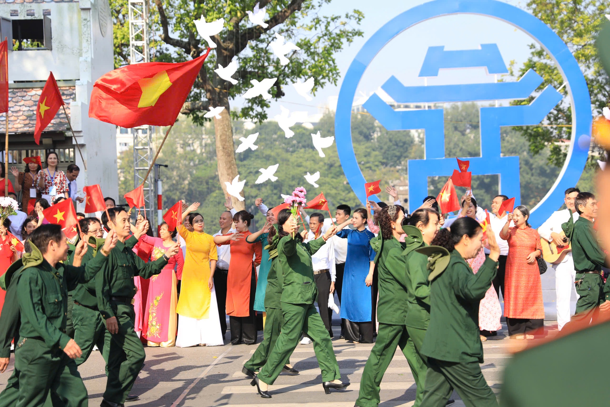 TÁI HIỆN HÀ NỘI - NGÀY TRỞ VỀ CHIẾN THẮNG- Ảnh 18.