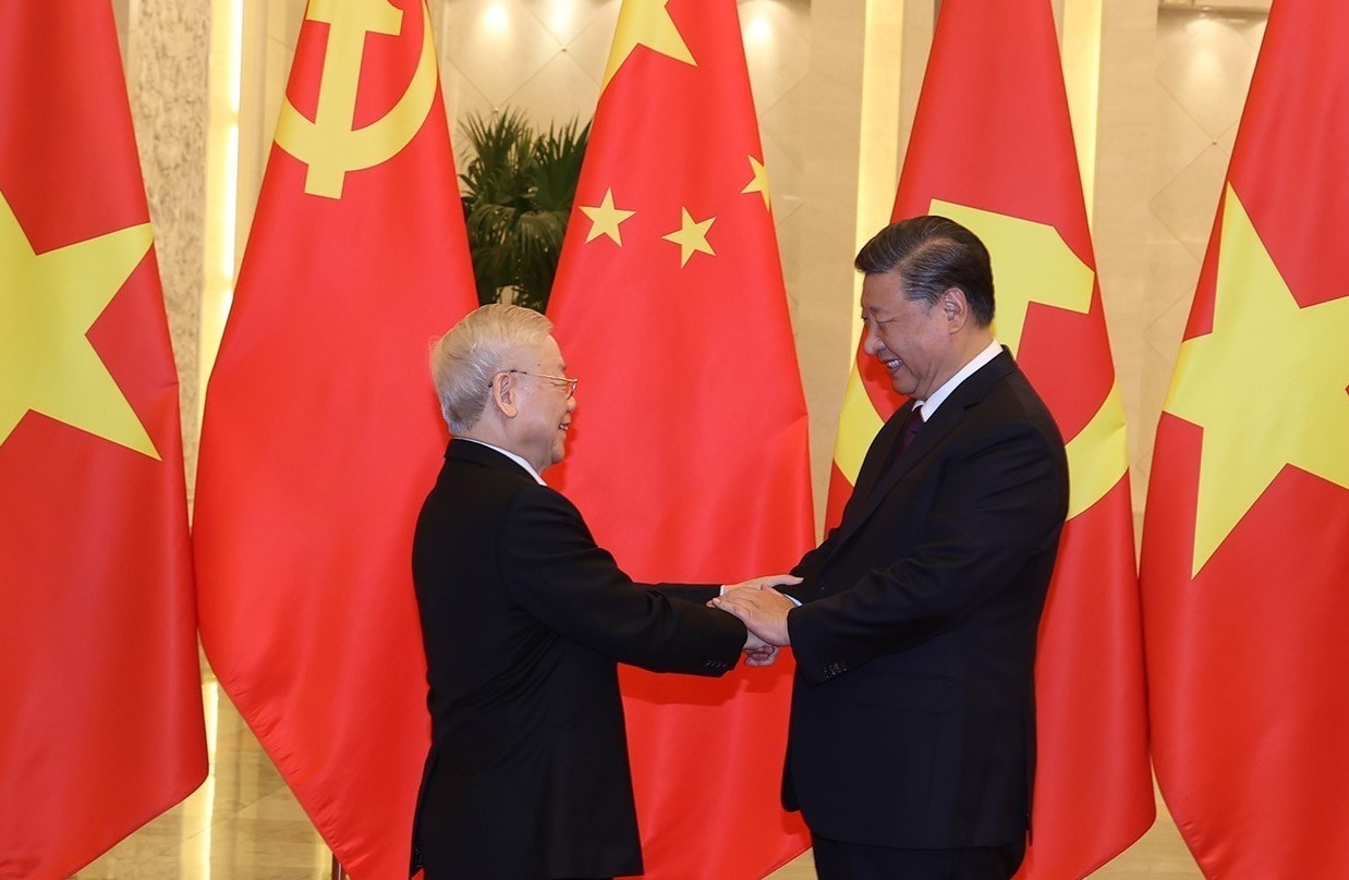 Tuyên bố chung Việt Nam - Trung Quốc: Tuyên bố chung Việt Nam - Trung Quốc là sự kiện quan trọng được hai nước ký kết để tăng cường quan hệ hữu nghị và hợp tác. Tuyên bố này đặt nền tảng cho cả hai nước phát triển mối quan hệ hợp tác toàn diện và đối thoại chính trị định kỳ. Hãy nhấp chuột để xem hình ảnh liên quan đến tuyên bố chung Việt Nam - Trung Quốc và vinh danh cho sự kiện đầy ý nghĩa này.