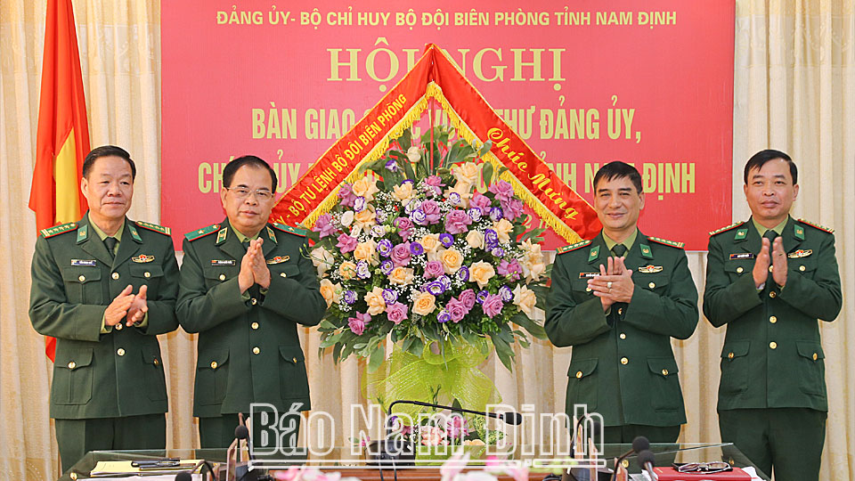 Quân Đội, Bộ Đội Biên Phòng: Quân đội, bộ đội Biên phòng Việt Nam đang có sự phát triển vượt bậc về trang bị và năng lực. Hãy xem ảnh để chiêm ngưỡng sức mạnh quân sự của Việt Nam và cảm nhận trách nhiệm của những chiến sĩ bảo vệ đất nước ta.