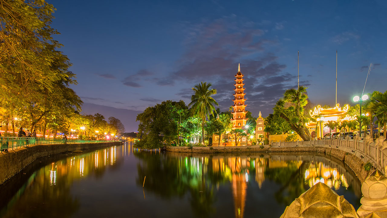 Với sự phát triển mạnh mẽ trong kinh tế, Hà Nội đã trở thành một trung tâm kinh tế vượt trội của Việt Nam. Trong những năm qua, nhiều công trình xây dựng được thực hiện, đặc biệt là các khu công nghiệp hiện đại cùng với sự đổi thay về kiến trúc đô thị sáng tạo. Cùng ngắm nhìn những hình ảnh tuyệt đẹp về sự phát triển kinh tế của Hà Nội.