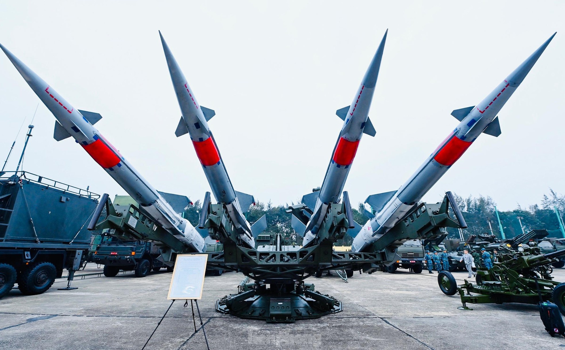 Việt Nam chủ trương phát triển công nghiệp quốc phòng đạt trình độ tiên tiến, hiện đại, đủ năng lực sản xuất vũ khí chiến lược - Ảnh 7.