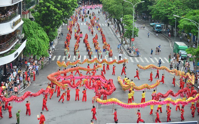 Xử lý nghiêm tình trạng ca khúc có lời lẽ phản cảm, lệch chuẩn văn hóa- Ảnh 3. Phát triển công nghiệp văn hóa Thủ đô trở thành ngành kinh tế mũi nhọn