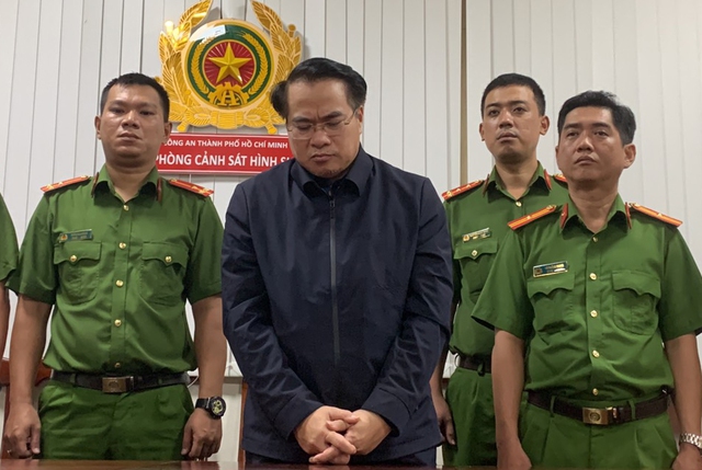 Khởi tố, bắt tạm giam Cục trưởng Cục Đăng kiểm Việt Nam - Ảnh 1.