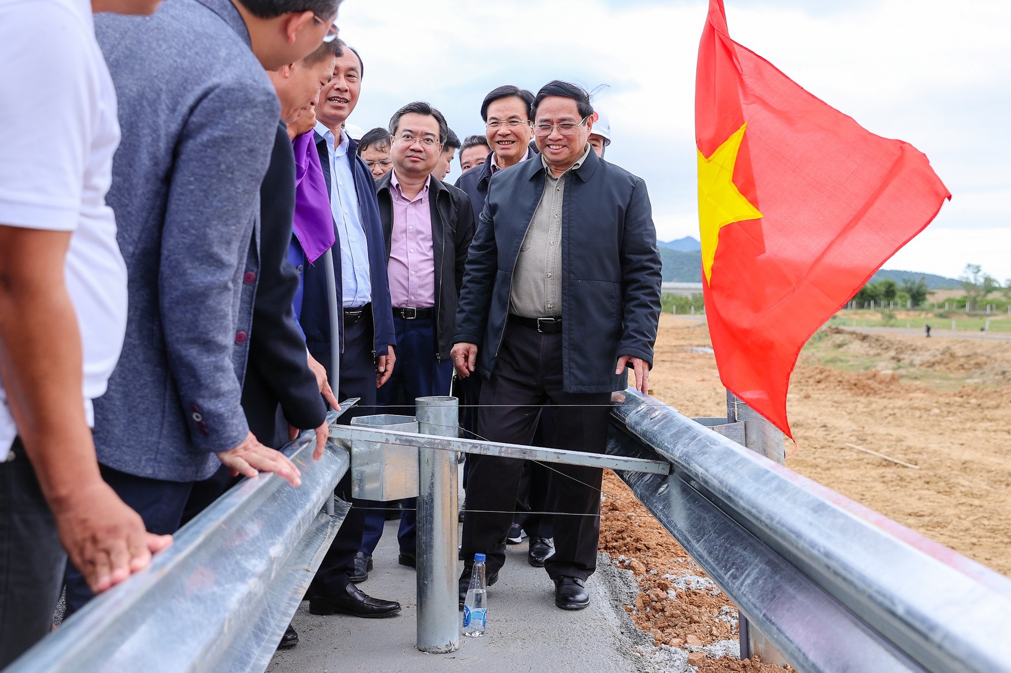 Thủ tướng Phạm Minh Chính biểu dương cao tốc Nha Trang-Cam Lâm vượt tiến độ 3 tháng - Ảnh 8.