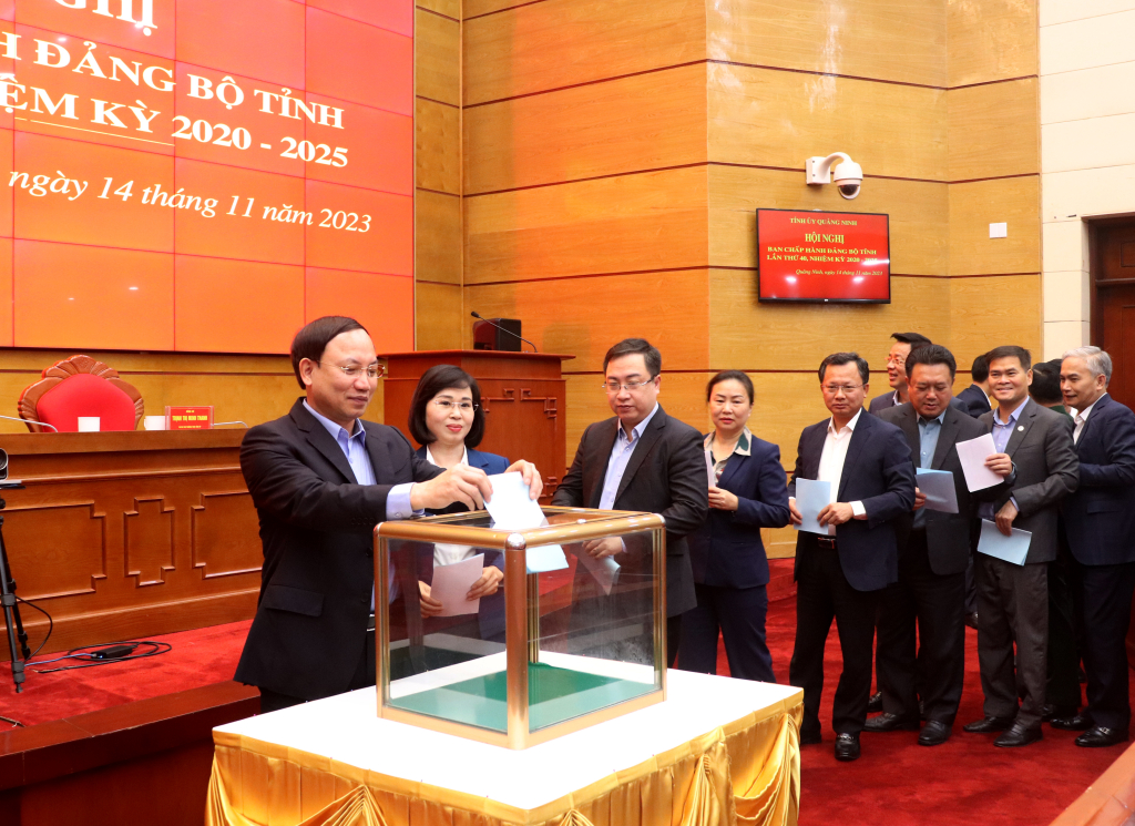 Quảng Ninh giới thiệu nhân sự kiện toàn chức danh Phó Bí thư Tỉnh ủy, Chủ tịch UBND tỉnh- Ảnh 2.