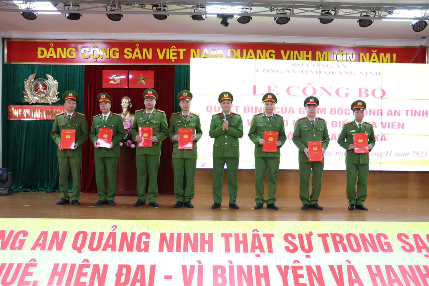 Giám đốc Công an tỉnh Quảng Ninh bổ nhiệm 56 Điều tra viên Công an cấp xã- Ảnh 1.