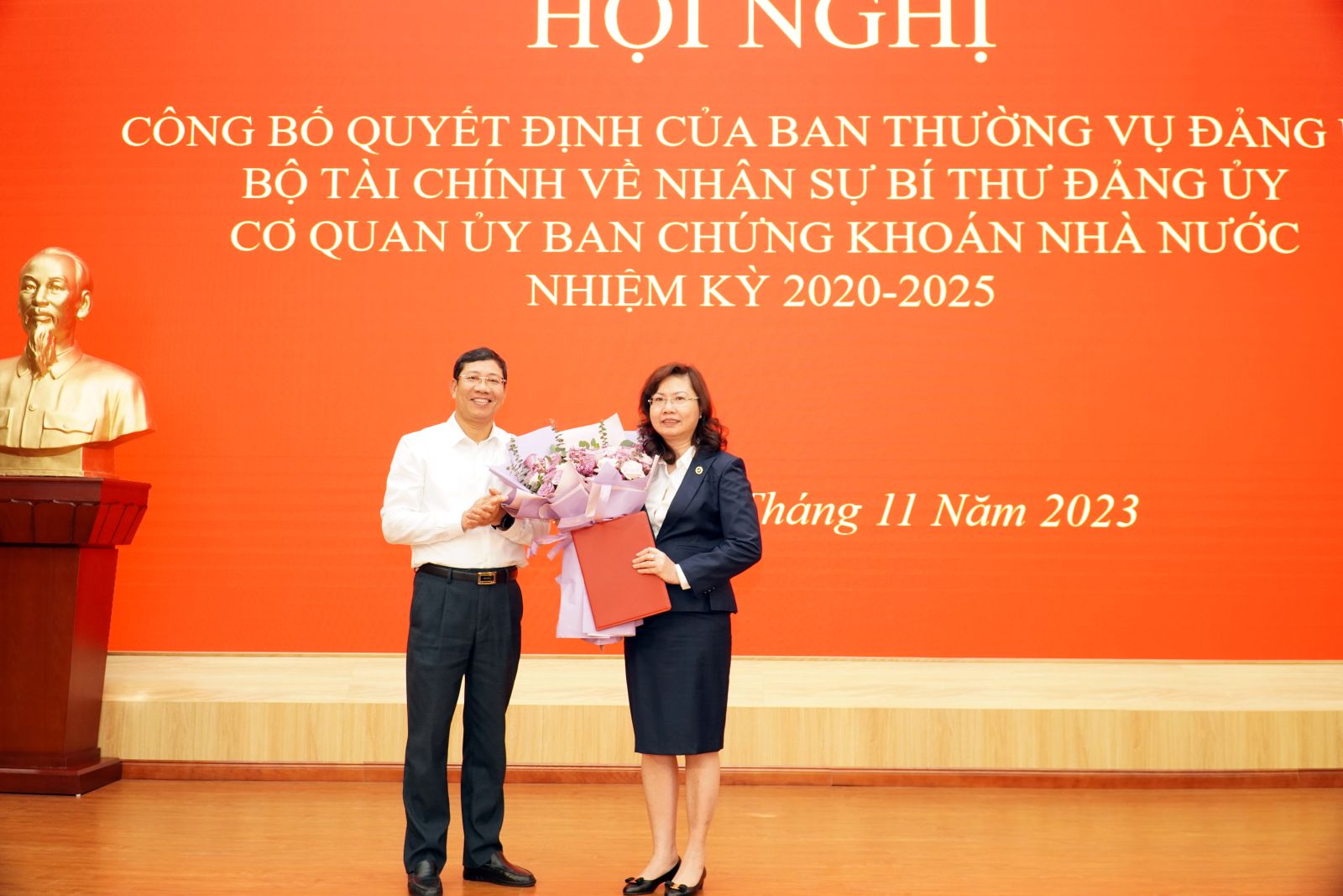 Chuẩn y nhân sự Bí thư Đảng ủy cơ quan Ủy ban Chứng khoán Nhà nước - Ảnh 1.