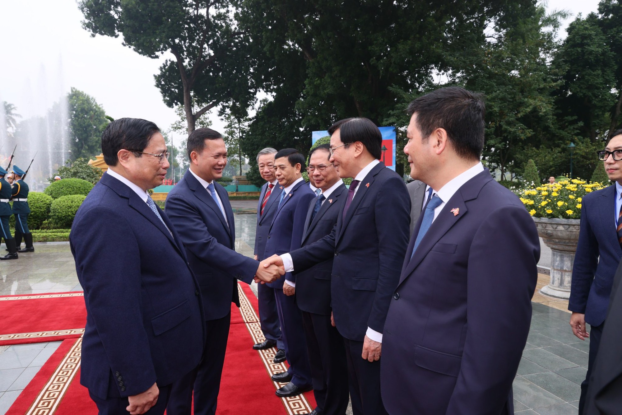 Thủ tướng Phạm Minh Chính chủ trì lễ đón và hội đàm với Thủ tướng Campuchia- Ảnh 6.