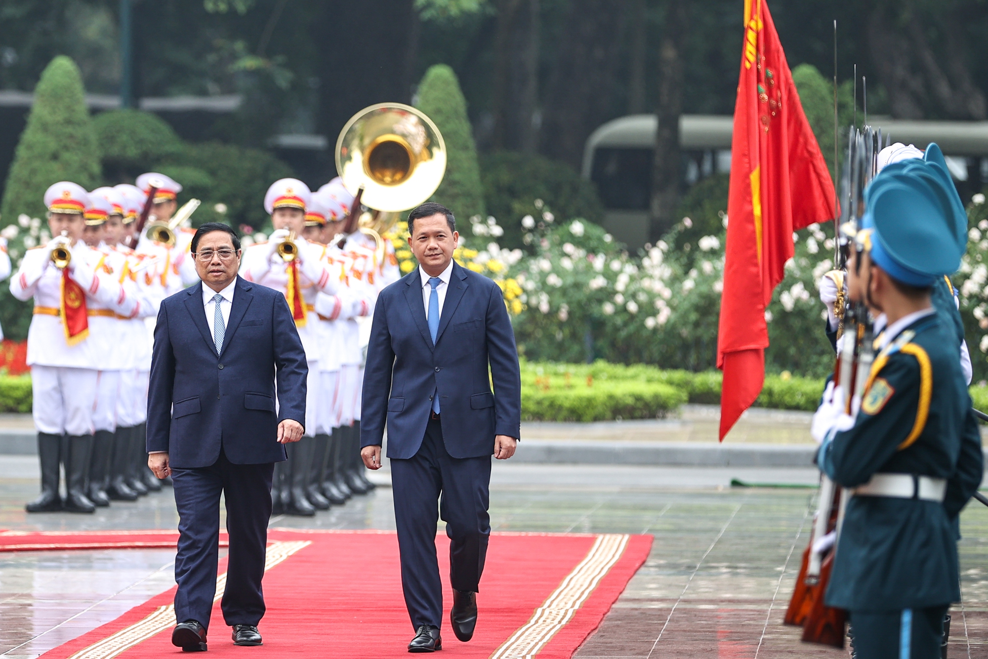 Thủ tướng Phạm Minh Chính chủ trì lễ đón và hội đàm với Thủ tướng Campuchia- Ảnh 5.