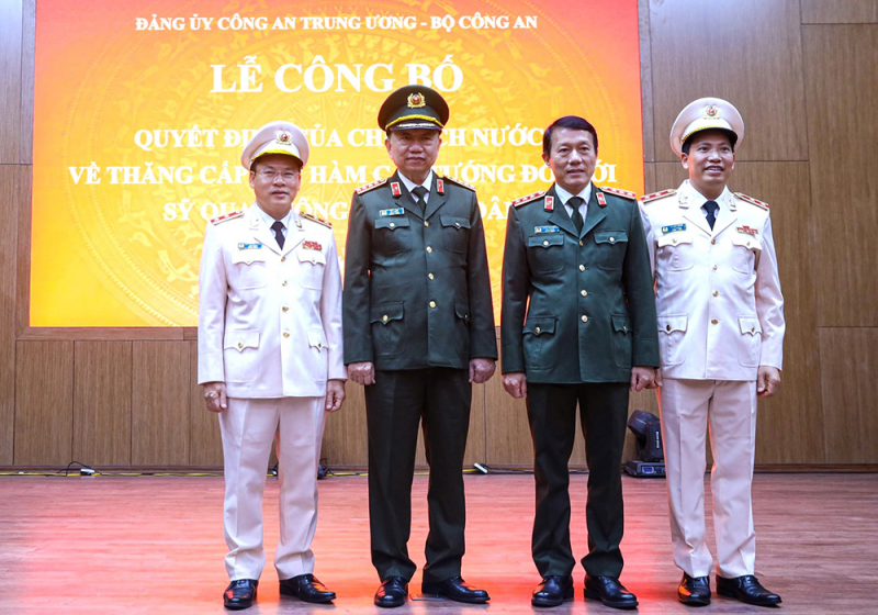 Công bố quyết định của Chủ tịch nước thăng cấp bậc hàm 2 Trung tướng Công an nhân dân- Ảnh 4.