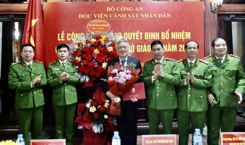 Chánh án Tòa án nhân dân tối cao Nguyễn Hòa Bình được bổ nhiệm chức danh Giáo sư Học viện Cảnh sát nhân dân- Ảnh 2.