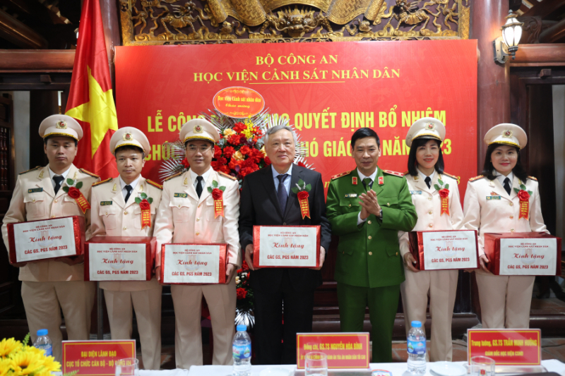 Chánh án Tòa án nhân dân tối cao Nguyễn Hòa Bình được bổ nhiệm chức danh Giáo sư Học viện Cảnh sát nhân dân- Ảnh 3.