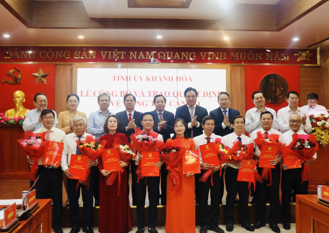 Tỉnh ủy, UBND tỉnh Khánh Hòa trao quyết định điều động, bổ nhiệm cán bộ- Ảnh 3.