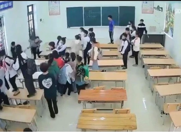 Yêu cầu xử lý nghiêm khắc việc vi phạm đạo đức, xúc phạm nhà giáo ở Trường THCS Văn Phú, Tuyên Quang- Ảnh 1.