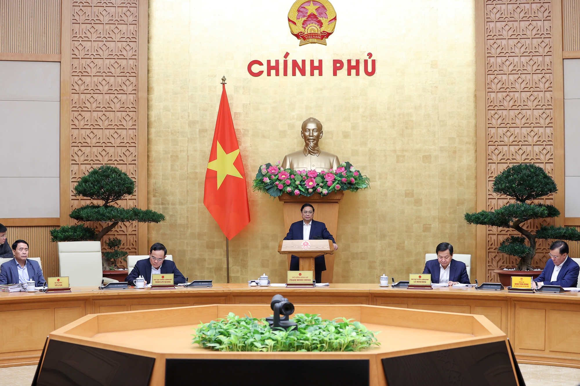 Quyết liệt, nỗ lực, hiệu quả hơn nữa trong xây dựng và hoàn thiện thể chế - Ảnh 3. Quyết liệt, nỗ lực, hiệu quả hơn nữa trong xây dựng và hoàn thiện thể chế - Ảnh 3.
