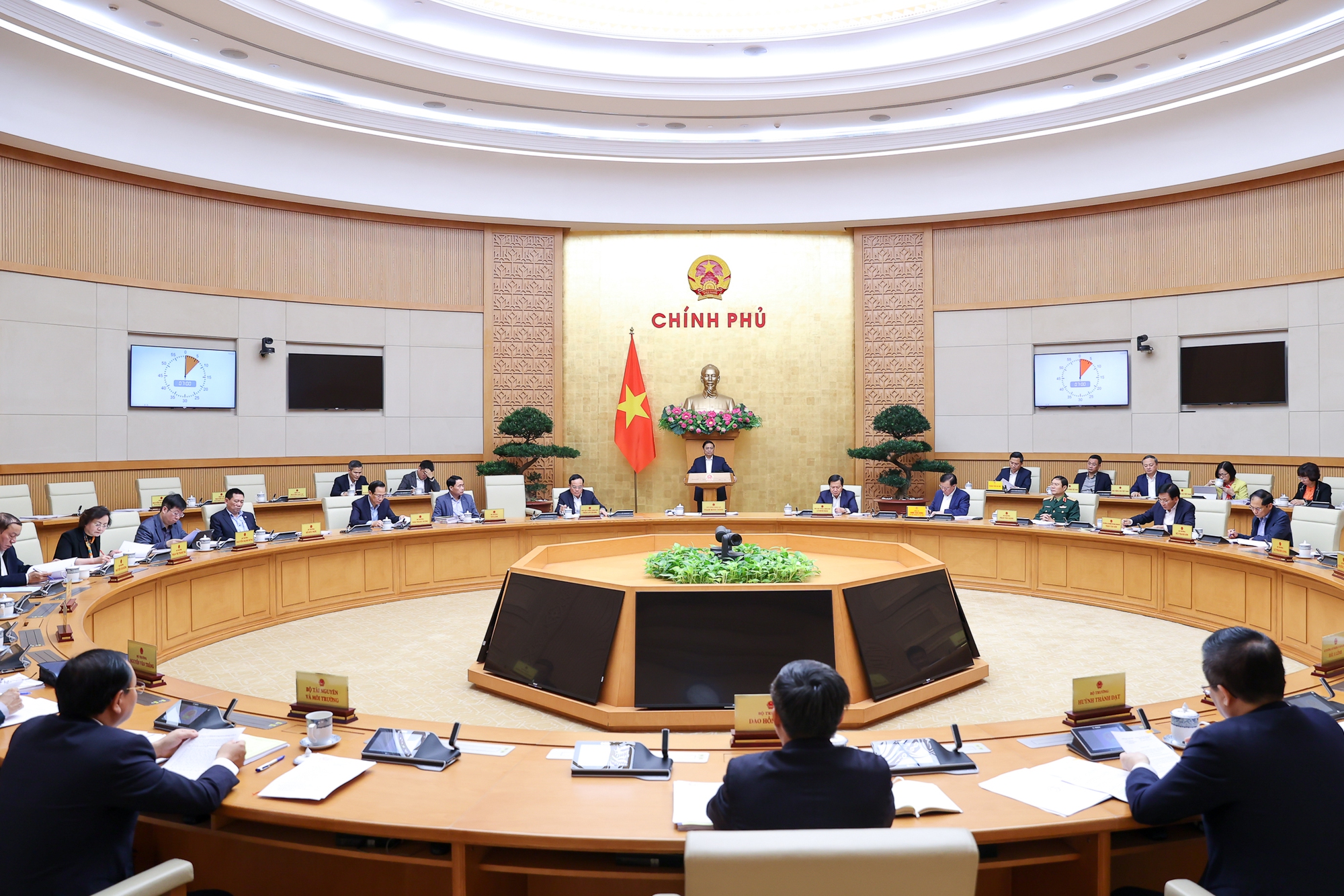 Quyết liệt, nỗ lực, hiệu quả hơn nữa trong xây dựng và hoàn thiện thể chế - Ảnh 1. Quyết liệt, nỗ lực, hiệu quả hơn nữa trong xây dựng và hoàn thiện thể chế - Ảnh 1.