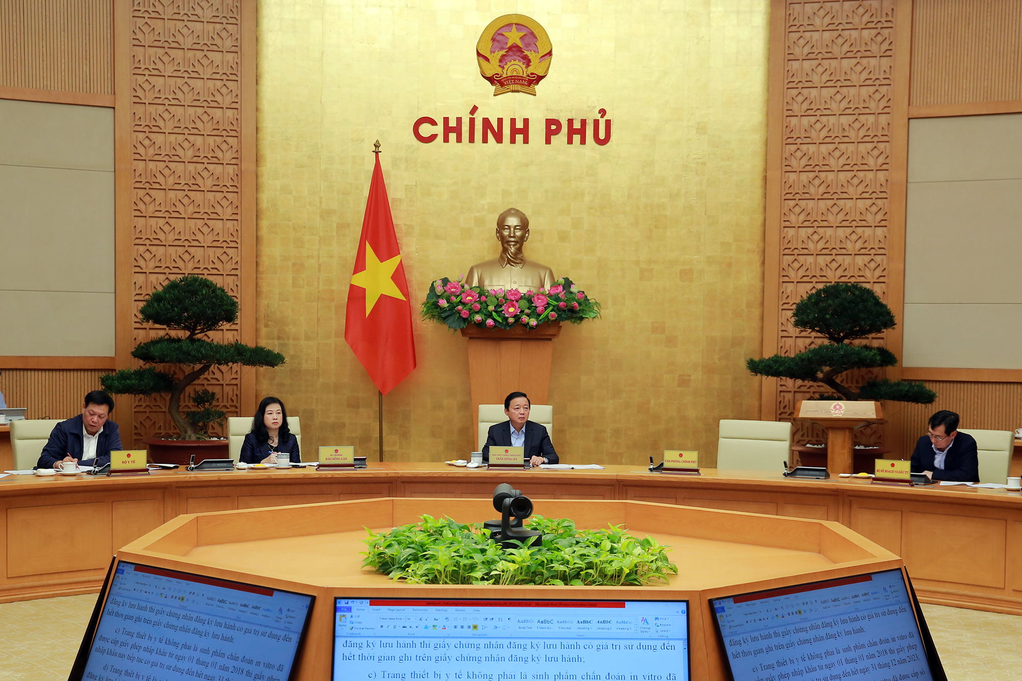 Phó Thủ tướng Trần Hồng Hà: Giải quyết cơ bản tình trạng thiếu thuốc, vật tư, trang thiết bị y tế ngay trong tháng 2, đầu tháng 3/2023 - Ảnh 4.