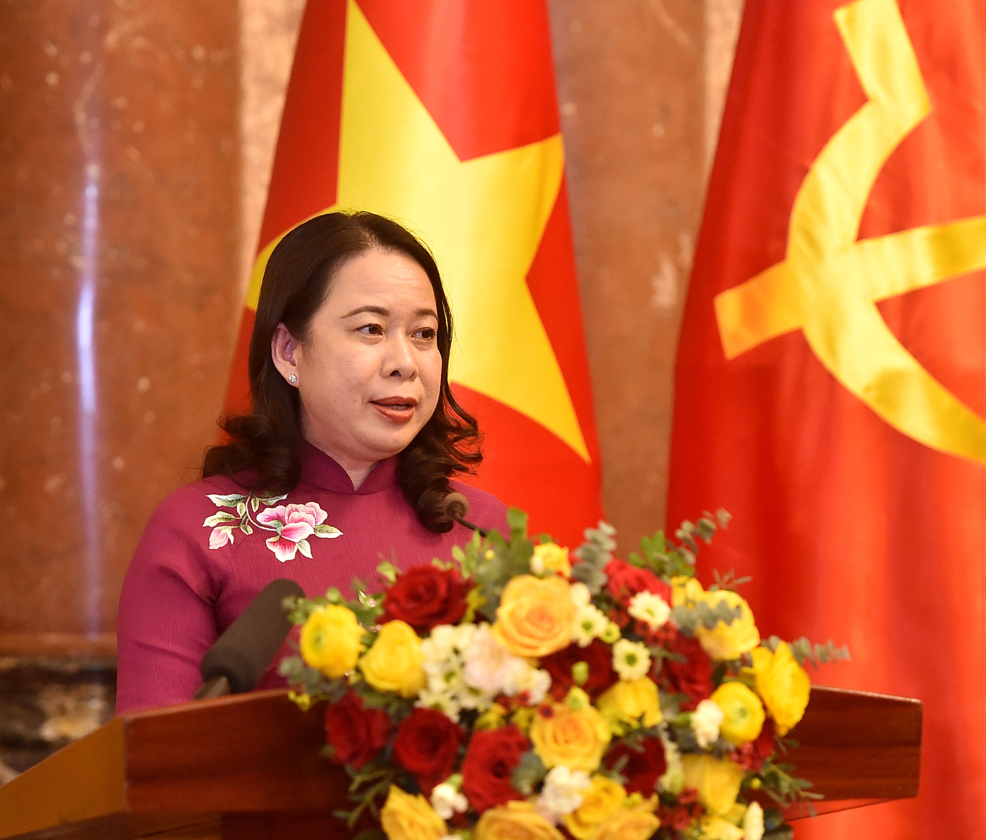 Bàn giao công tác Chủ tịch nước giữa đồng chí Nguyễn Xuân Phúc và đồng chí Võ Thị Ánh Xuân - Ảnh 3.