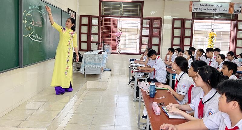 Gỡ khó cho giáo viên, phụ huynh khi dạy học online, qua truyền hình - Báo  Quảng Bình điện tử