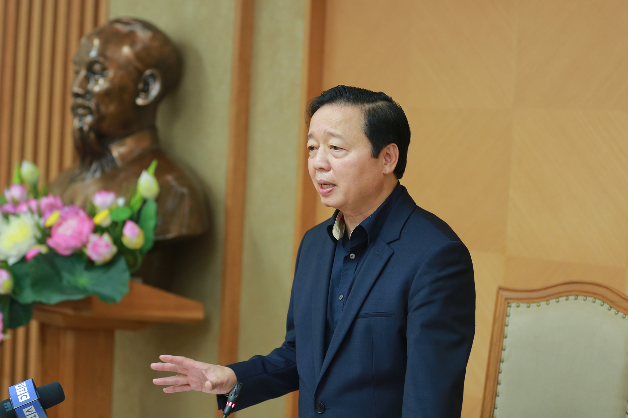 Phó Thủ tướng Trần Hồng Hà: Nhà nước phải bảo đảm giá nhà ở phù hợp với thu nhập của người dân - Ảnh 1.