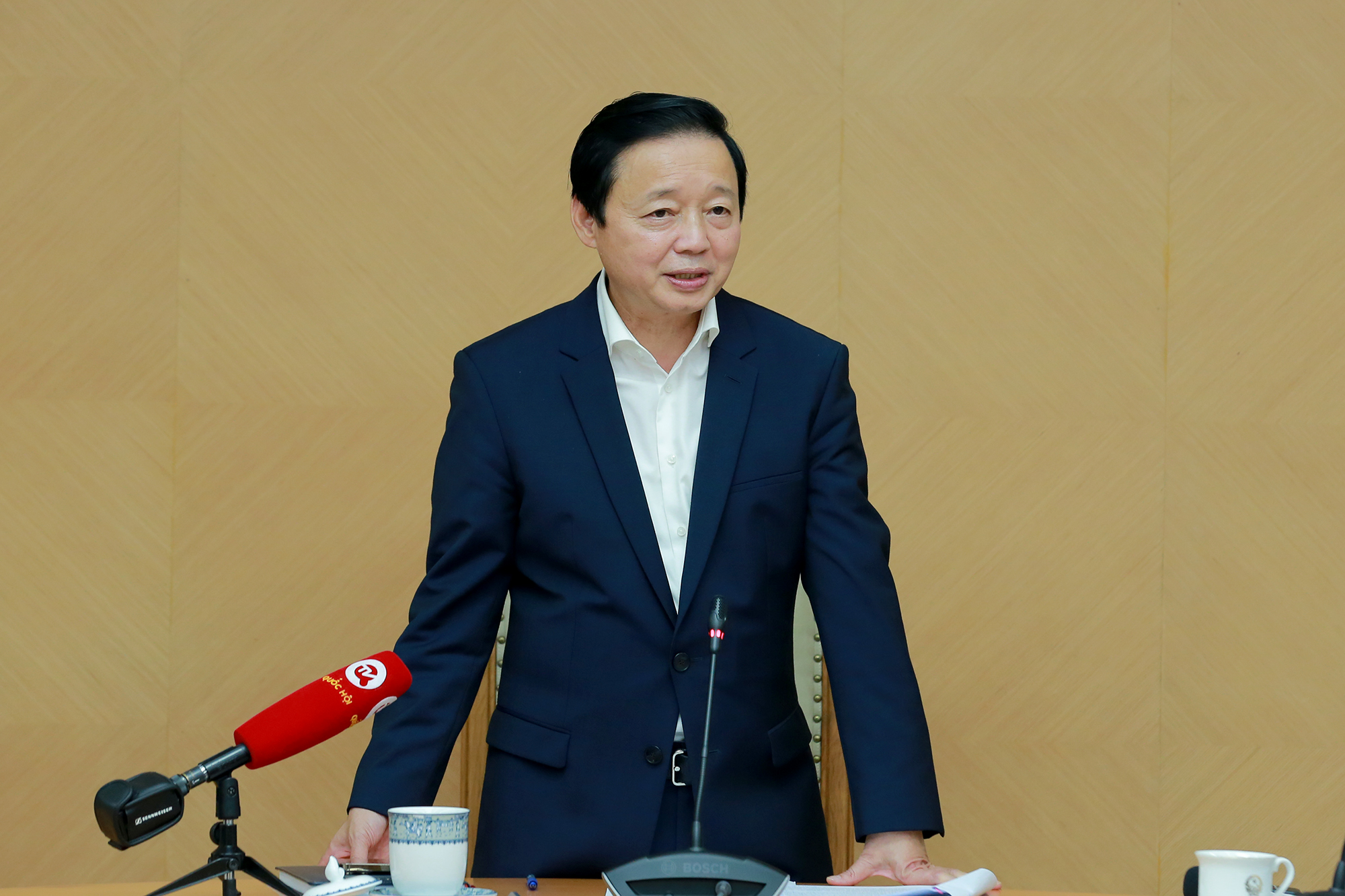 Phó Thủ tướng Trần Hồng Hà: Xử lý sai phạm đăng kiểm không được ảnh hưởng đến người dân - Ảnh 1.