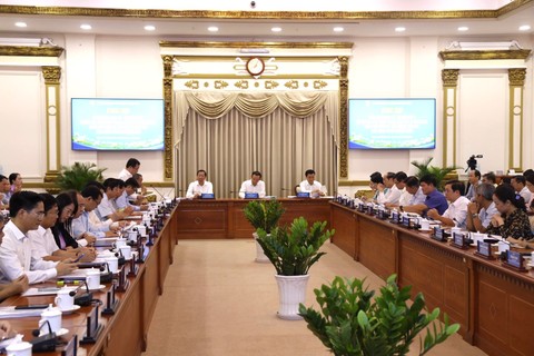 Chủ tịch UBND TPHCM Phan Văn Mãi: Không để một vấn đề mà văn bản “chạy ra chạy vào” nhiều lần - Ảnh 1.