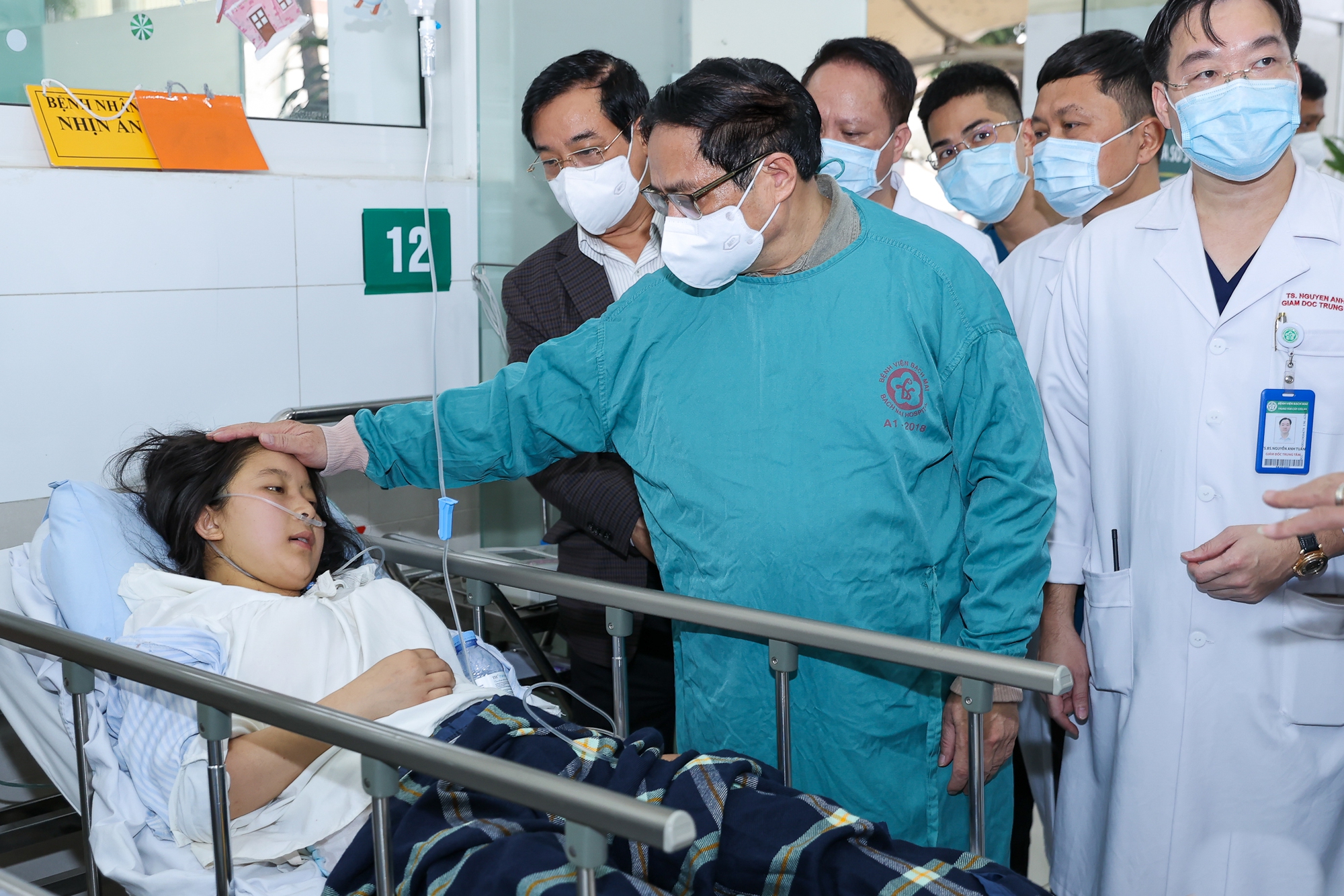 Đột xuất kiểm tra một loạt bệnh viện tuyến cuối, Thủ tướng chỉ đạo xử lý nhiều vấn đề cấp bách - Ảnh 5.