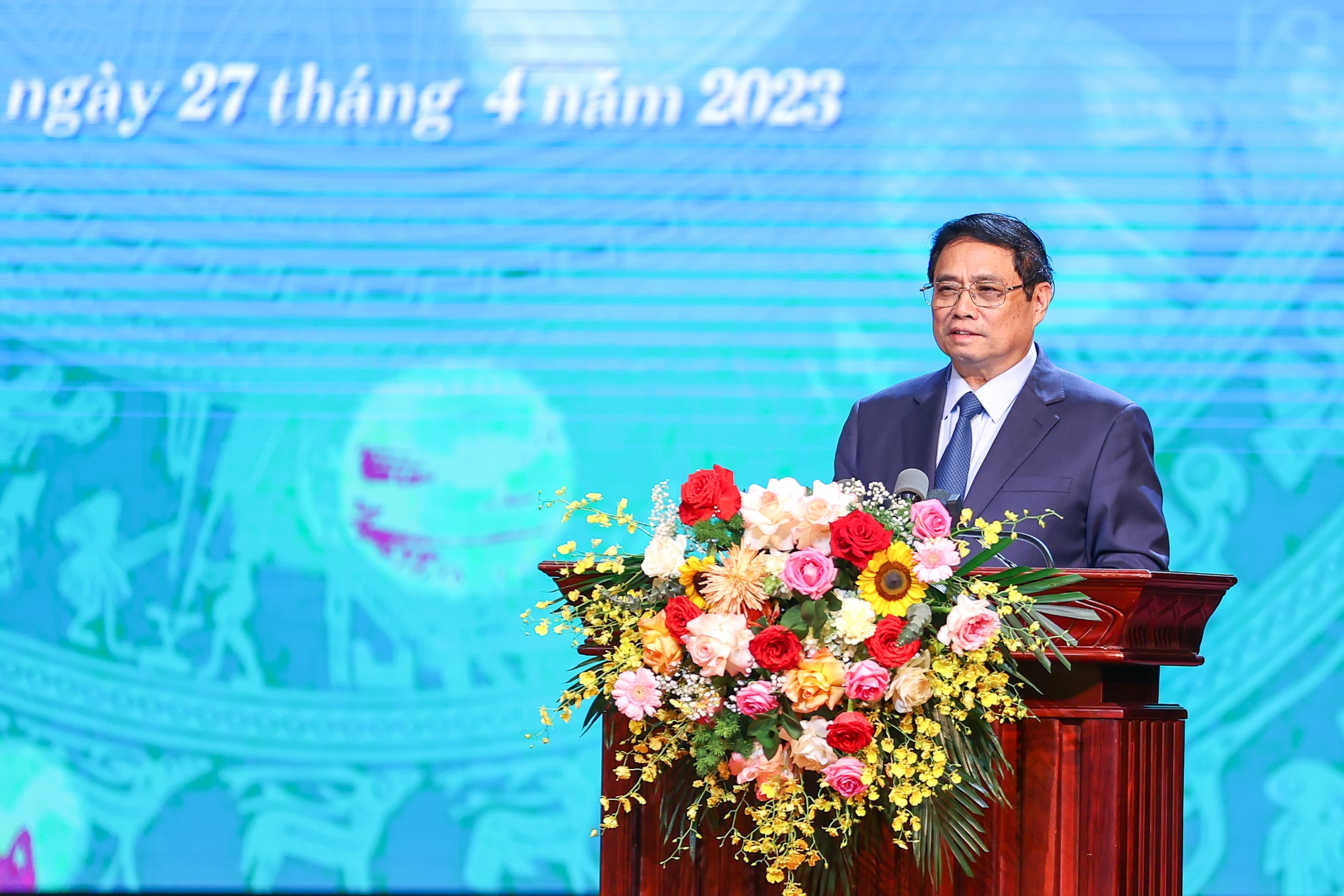 Thủ tướng Phạm Minh Chính: Phải nói tiếng nói chân thành của người lao động, hành động quyết liệt, hiệu quả trước những vấn đề người lao động cần* - Ảnh 1.