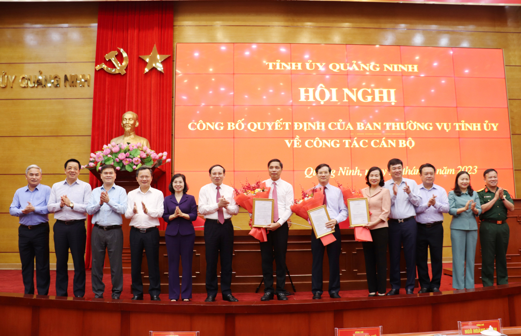Công bố quyết định bổ nhiệm nhân sự 2 tỉnh, thành