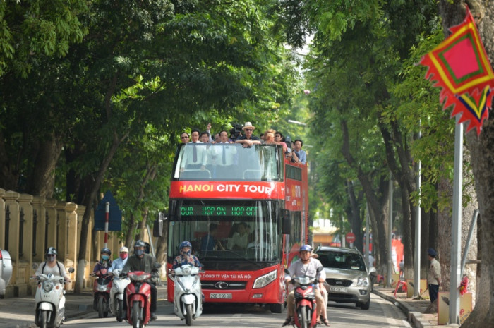 Nghỉ lễ 30/3, 1/5: Miễn phí xe buýt 2 tầng tham quan Thủ đô Hà Nội - Ảnh 1.