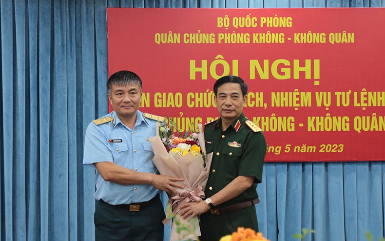 Tân Tư lệnh Quân chủng Phòng không - Không quân được Chủ tịch nước thăng hàm Trung tướng