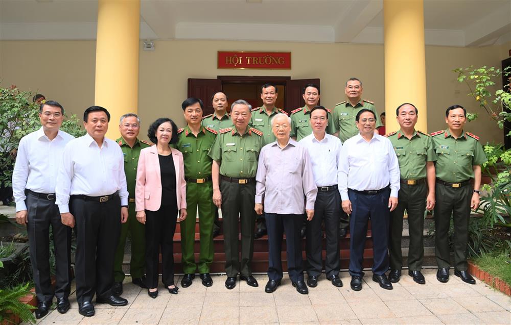 Bộ Chính trị chỉ định đồng chí Võ Văn Thưởng tham gia Đảng ủy Công an Trung ương - Ảnh 1.