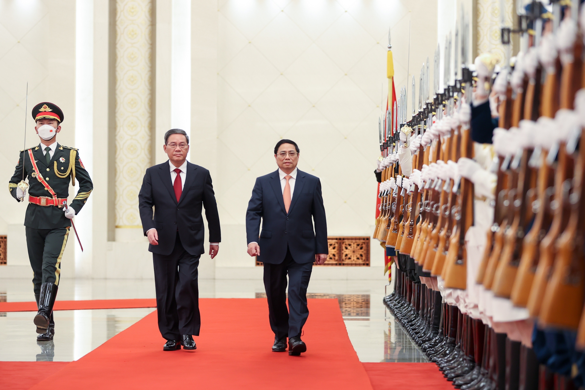 Thủ tướng Trung Quốc Lý Cường đón và hội đàm với Thủ tướng Phạm Minh Chính - Ảnh 2.