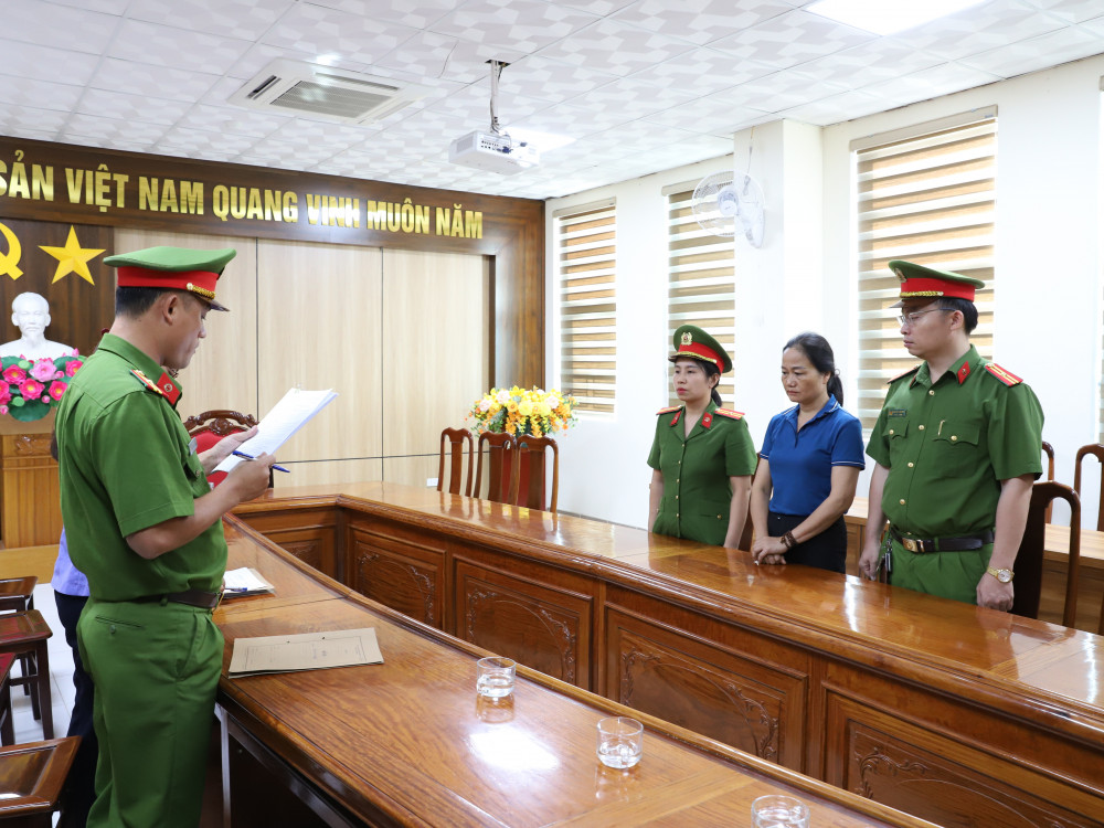 Khởi tố, bắt tạm giam 7 nữ cán bộ tín dụng 'Tham ô tài sản' - Ảnh 6.