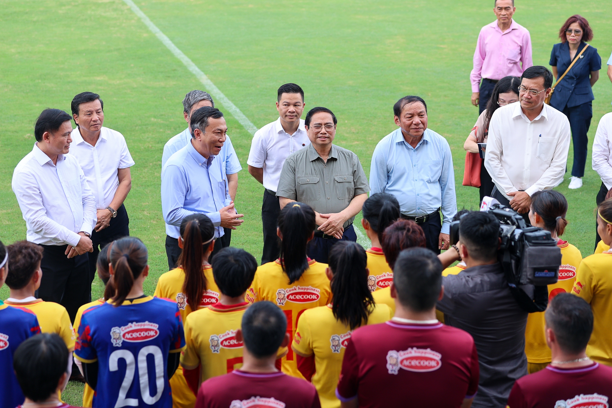 Thủ tướng: Tạo điều kiện tốt nhất cho các 'cô gái kim cương' tranh tài tại World Cup - Ảnh 4.