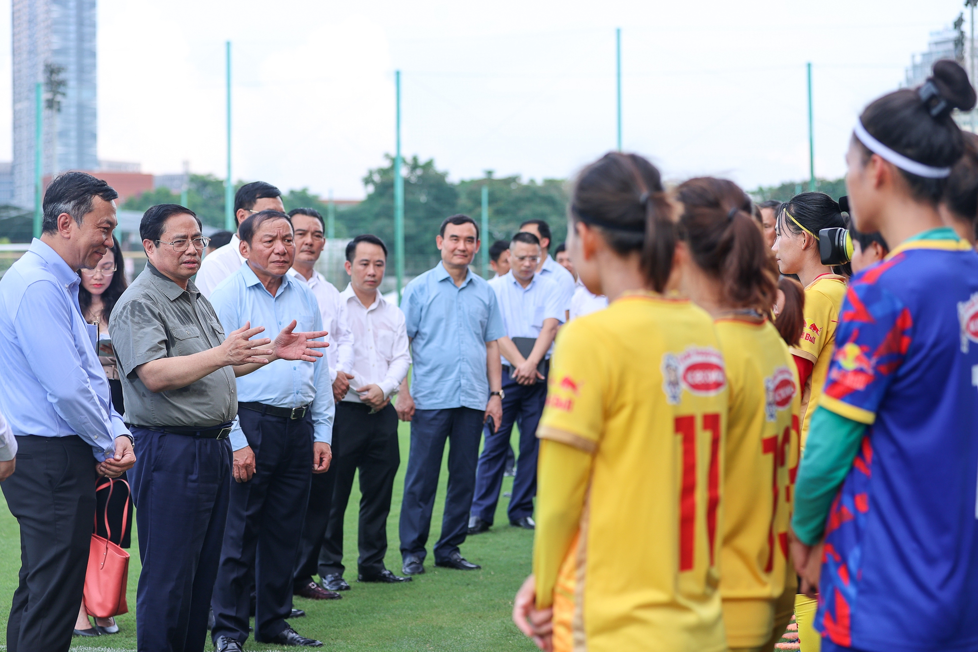 Thủ tướng: Tạo điều kiện tốt nhất cho các 'cô gái kim cương' tranh tài tại World Cup - Ảnh 7.