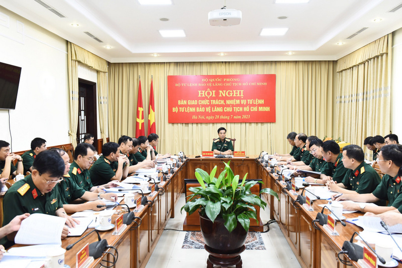 Bàn giao chức trách, nhiệm vụ Tư lệnh Bộ Tư lệnh Bảo vệ Lăng Chủ tịch Hồ Chí Minh - Ảnh 1.