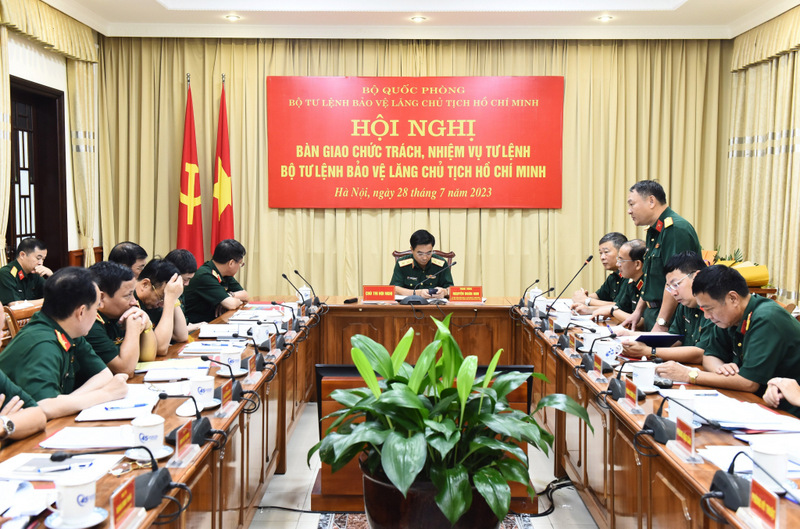 Bàn giao chức trách, nhiệm vụ Tư lệnh Bộ Tư lệnh Bảo vệ Lăng Chủ tịch Hồ Chí Minh - Ảnh 2.