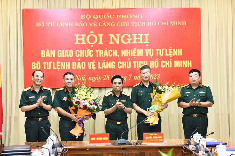 Bàn giao chức trách, nhiệm vụ Tư lệnh Bộ Tư lệnh Bảo vệ Lăng Chủ tịch Hồ Chí Minh - Ảnh 4.