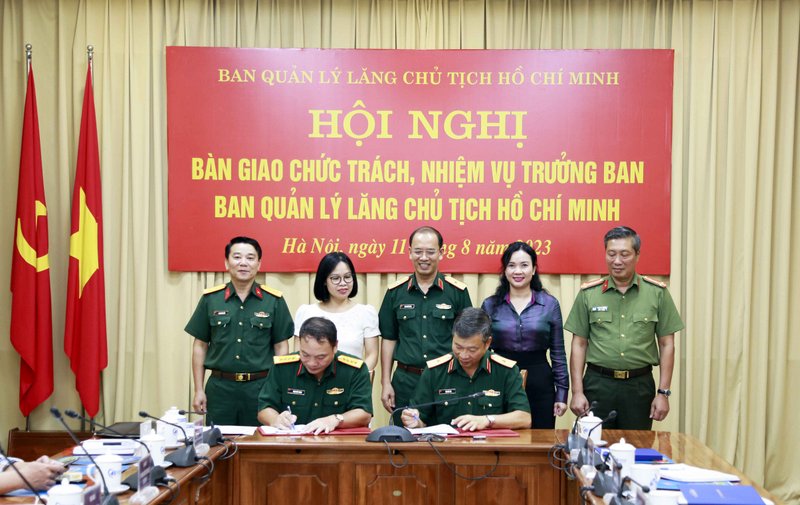 Bàn giao chức trách, nhiệm vụ Trưởng ban Ban Quản lý Lăng- Ảnh 3.