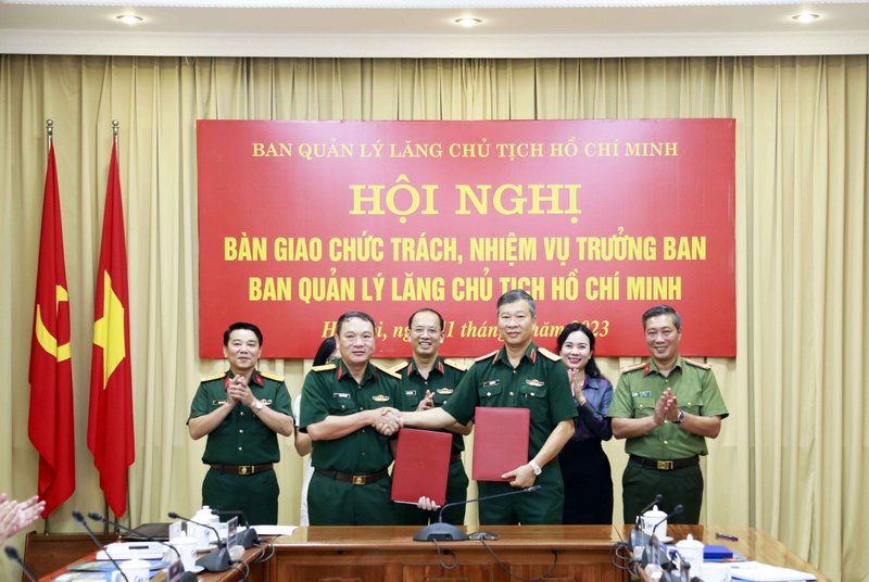 Bàn giao chức trách, nhiệm vụ Trưởng ban Ban Quản lý Lăng Chủ tịch Hồ Chí Minh - Ảnh 4.