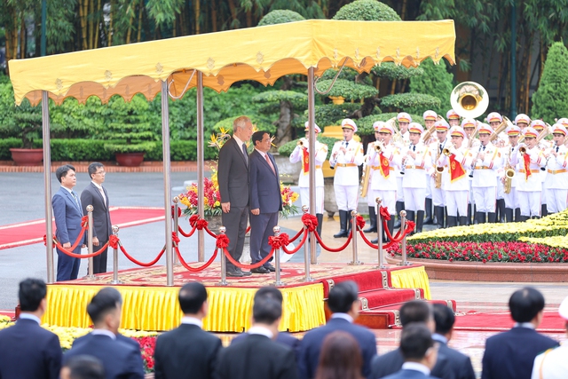 Thủ tướng Phạm Minh Chính chủ trì lễ đón Thủ tướng Singapore Lý Hiển Long - Ảnh 1.