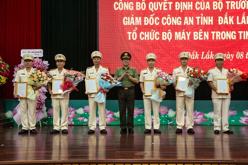 Công an tỉnh Đắk Lắk giảm 3 đơn vị cấp phòng, điều động, bổ nhiệm lãnh đạo các đơn vị - Ảnh 2.