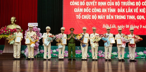 Công an tỉnh Đắk Lắk giảm 3 đơn vị cấp phòng, điều động, bổ nhiệm lãnh đạo các đơn vị - Ảnh 3.