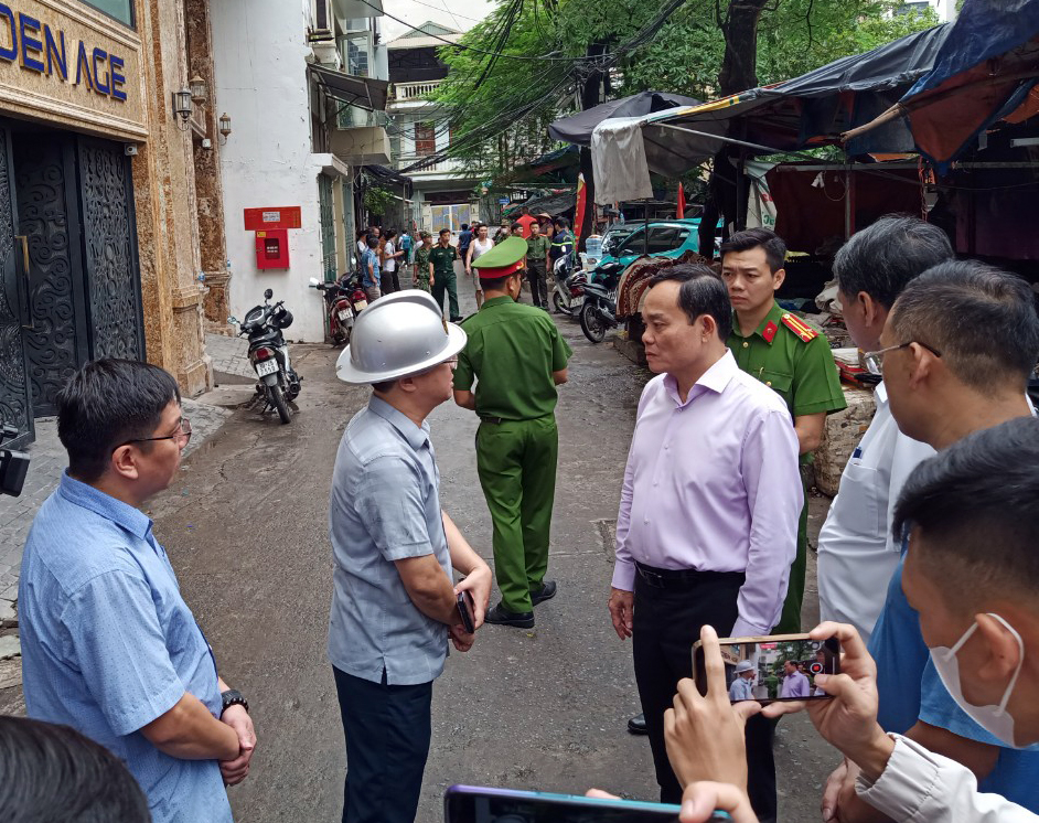 Tập trung khắc phục hậu quả vụ cháy chung cư; nhanh chóng điều tra, làm rõ trách nhiệm, xử lý nghiêm vi phạm - Ảnh 2.