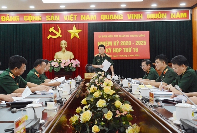 Ủy ban Kiểm tra Quân ủy Trung ương đề nghị kỷ luật 56 tập thể, cá nhân - Ảnh 1.