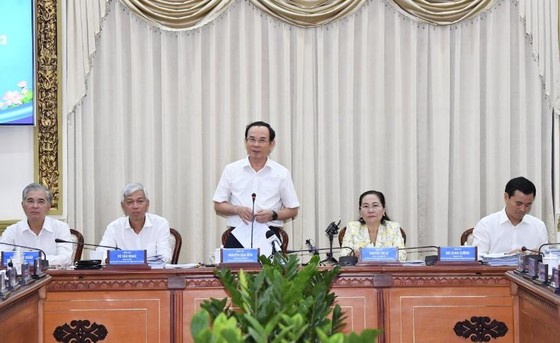 Bí thư Thành ủy TPHCM: Khuyến khích người dân tố giác hành vi tiêu cực, thiếu trách nhiệm của cán bộ - Ảnh 2.