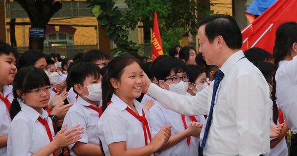 Phó Thủ tướng Trần Hồng Hà nhắn gửi tình cảm yêu thương, trìu mến đến các em học sinh
