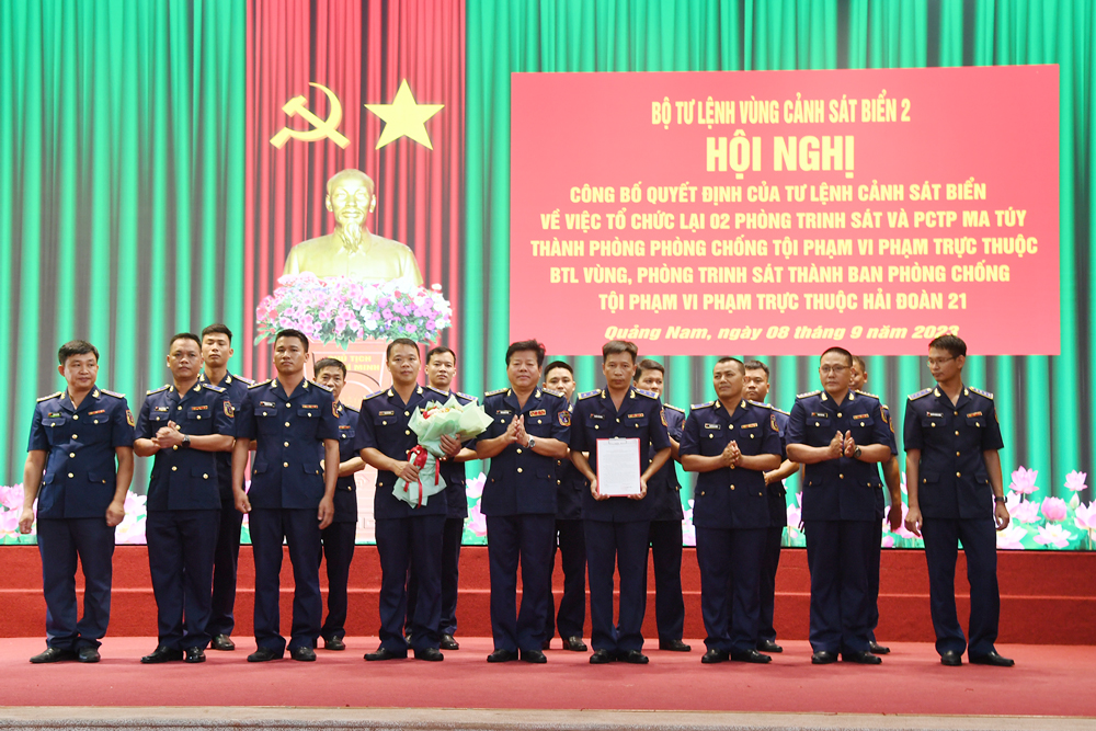Thành lập mới, tổ chức lại một số đơn vị thuộc Bộ Tư lệnh Vùng Cảnh sát biển 2 - Ảnh 2.