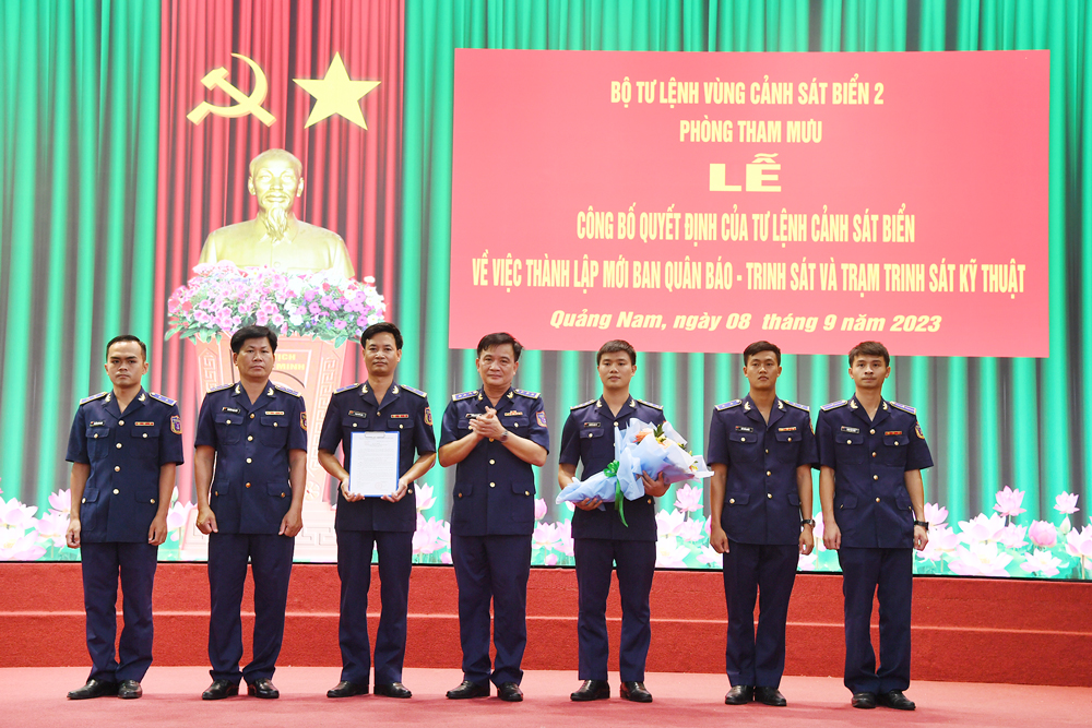 Thành lập mới, tổ chức lại một số đơn vị thuộc Bộ Tư lệnh Vùng Cảnh sát biển 2 - Ảnh 3.